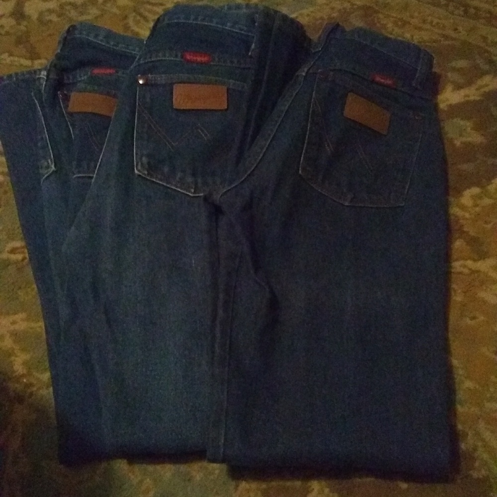 3pairs of wrangler jeans